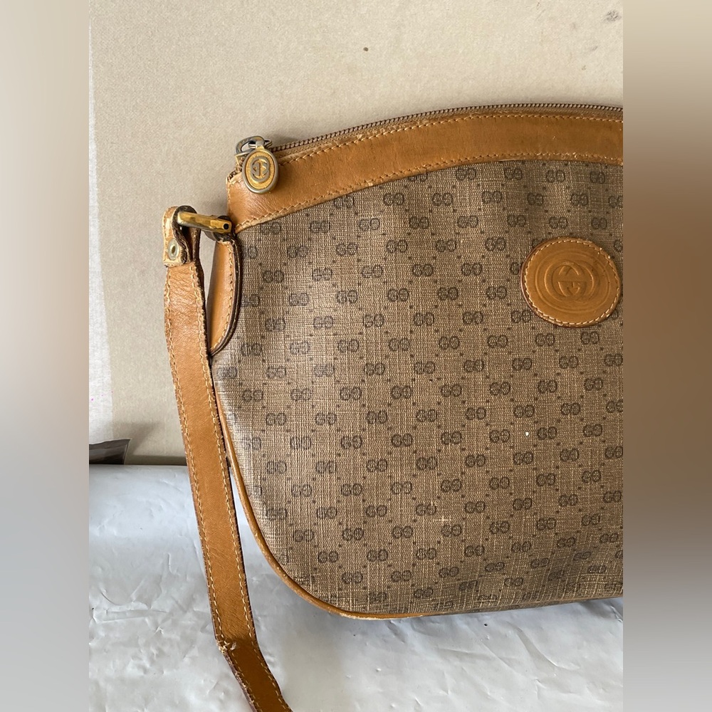 Authentic GUCCI Micro GG Shoulder Bag PVC Leather Purse - Picture 4 of 13